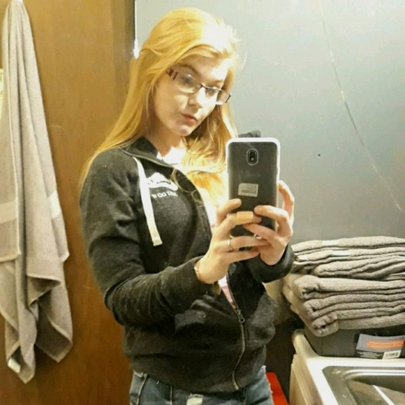 Meet your Posher, Joleen - Picture 1 of 2